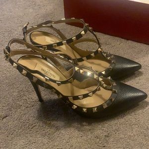 Valentino Garavani Rockstud Leather Caged Pump
